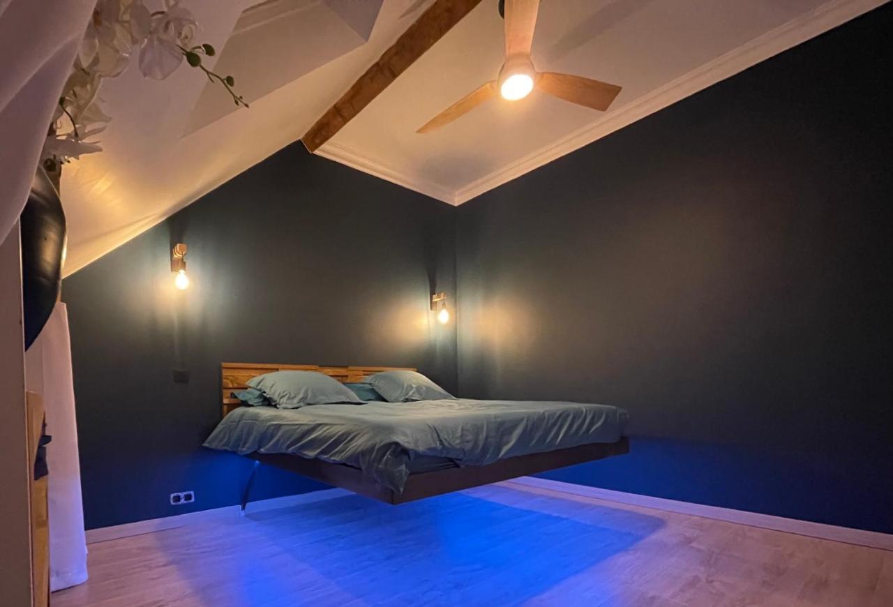 Apartamento Loft Sous Combles Aubergenville Exterior foto