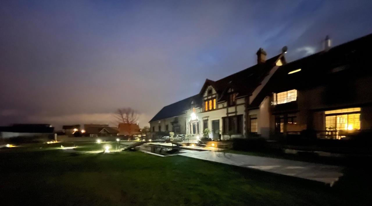 Apartamento Loft Sous Combles Aubergenville Exterior foto